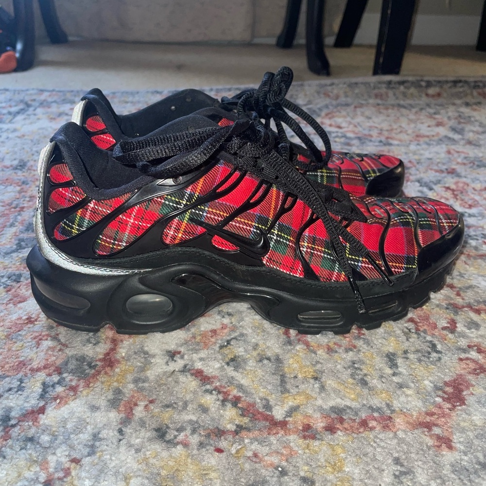 Nike Air Max Plus Tarten Black Red